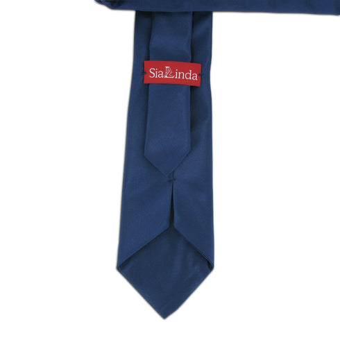 SiaLinda: Krawatte Saphira II, schwarz-blau, Satin, mit Lilien Applikation - SiaLinda.com
